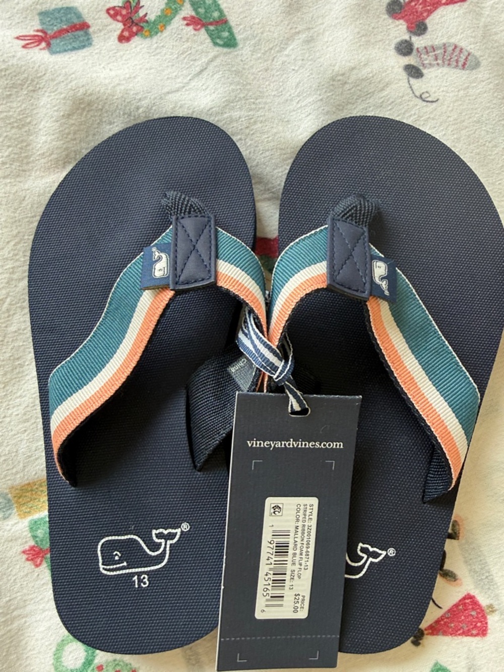 Vineyard vines boys flip flops size 13 NWT